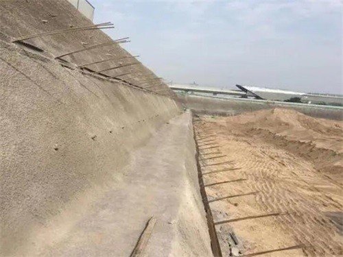 苏尼特右河道边坡加固